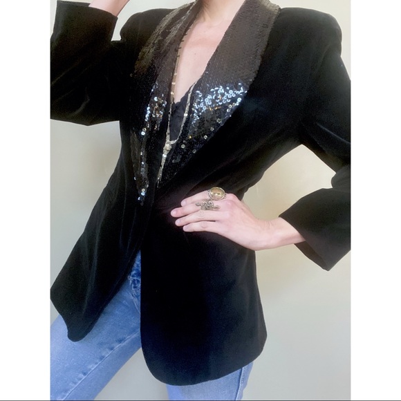 M Vintage Velvet Tuxedo Blazer with 80s Shoulder Pads and Sequined Lapels - Picture 2 of 10